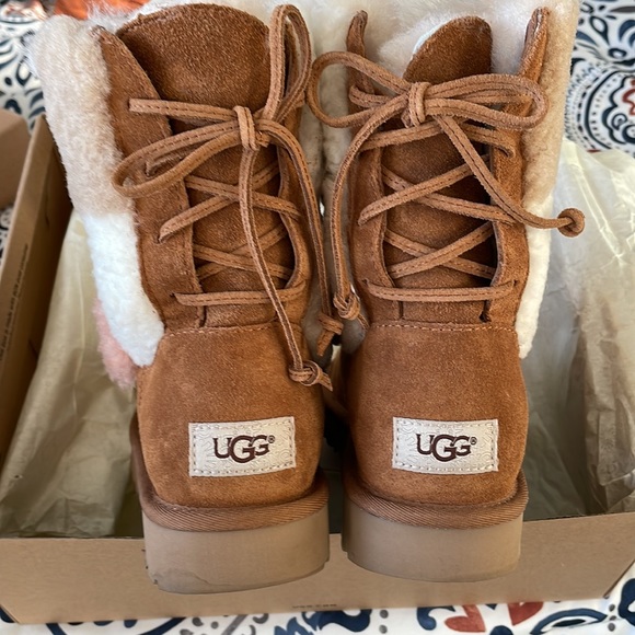 NWT UGG Classic Short Patchwork Size 6 - Picture 8 of 11